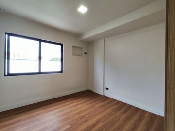 5 Bedroom Townhouse for Sale in Vermont Park Antipolo City -AJCE