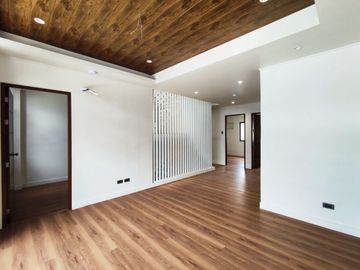 5 Bedroom Townhouse for Sale in Vermont Park Antipolo City -AJCE