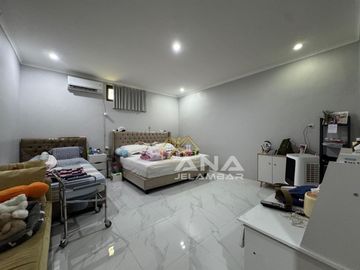 ANA RUMAH UK 13X19.5M BONUS LAHAN PARKIR DI KOMPLEK DUTA MAS JELAMBAR