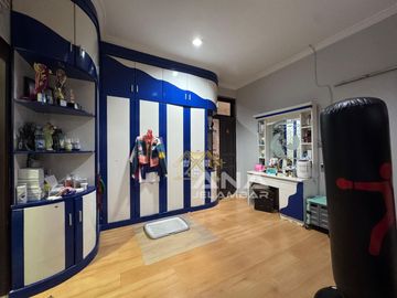 ANA RUMAH UK 13X19.5M BONUS LAHAN PARKIR DI KOMPLEK DUTA MAS JELAMBAR