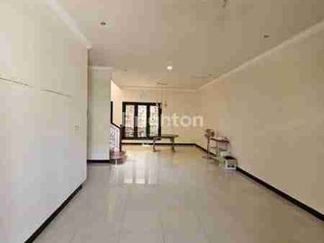 Wisma mukti depan taman row jalan lebar murah juga