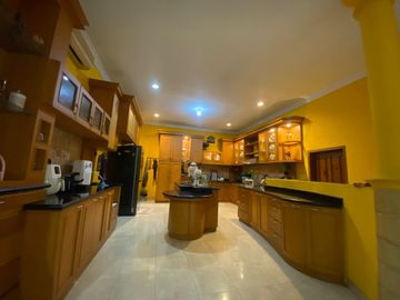Rumah Luas 543M2 Lengkap Privat Pool di Cinere Harga di Bawah NJOP