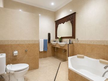 Rumah Luas 543M2 Lengkap Privat Pool di Cinere Harga di Bawah NJOP