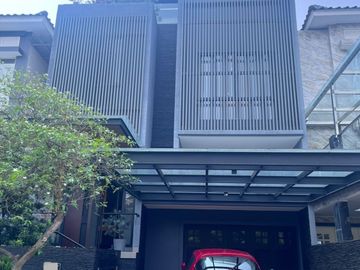 DIJUAL RUMAH PIK 1 CLUSTER CROWN GOLF UK 8X24 (BANGUN SENDIRI) 3.5 LANTAI SHM MURAH BISA NEGO