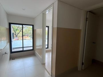 DIJUAL RUMAH PIK 1 CLUSTER CROWN GOLF UK 8X24 (BANGUN SENDIRI) 3.5 LANTAI SHM MURAH BISA NEGO