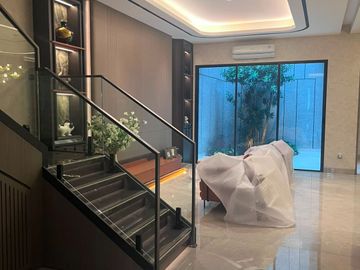 DIJUAL RUMAH PIK 1 CLUSTER CROWN GOLF UK 8X24 (BANGUN SENDIRI) 3.5 LANTAI SHM MURAH BISA NEGO