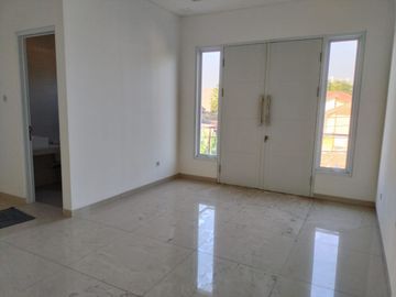 Dijual Rumah Luxury Hoek 2.5 Lantai Pulomas Utara Jakarta Timur- 6.1M Nego