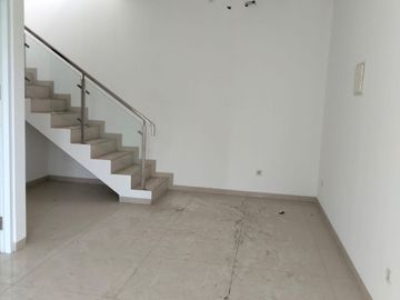 Dijual Rumah Luxury Hoek 2.5 Lantai Pulomas Utara Jakarta Timur- 6.1M Nego