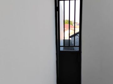 Dijual Rumah Luxury Hoek 2.5 Lantai Pulomas Utara Jakarta Timur- 6.1M Nego