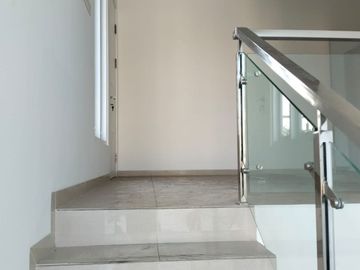 Dijual Rumah Luxury Hoek 2.5 Lantai Pulomas Utara Jakarta Timur- 6.1M Nego