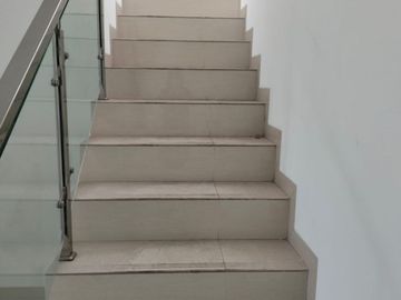 Dijual Rumah Luxury Hoek 2.5 Lantai Pulomas Utara Jakarta Timur- 6.1M Nego