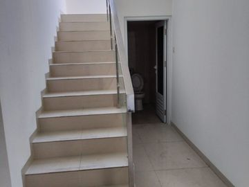 Dijual Rumah Luxury Hoek 2.5 Lantai Pulomas Utara Jakarta Timur- 6.1M Nego