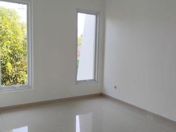 Dijual Rumah Luxury Hoek 2.5 Lantai Pulomas Utara Jakarta Timur- 6.1M Nego