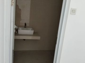 Dijual Rumah Luxury Hoek 2.5 Lantai Pulomas Utara Jakarta Timur- 6.1M Nego