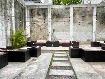 Rumah Cafe Cozy di Jalan Boulevard Modernland