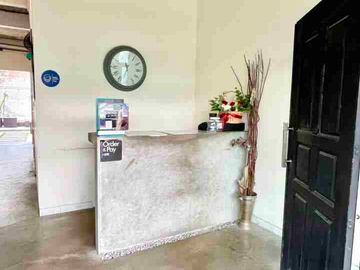 Rumah Cafe Cozy di Jalan Boulevard Modernland
