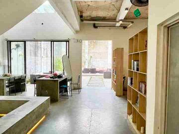 Rumah Cafe Cozy di Jalan Boulevard Modernland