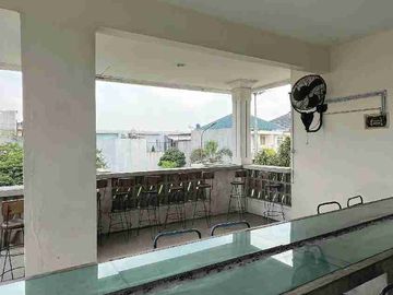 Rumah Cafe Cozy di Jalan Boulevard Modernland
