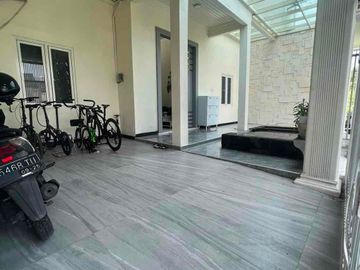 DI JUAL CEPAT RUMAH BAGUS 2LANTAI SIAP HUNI