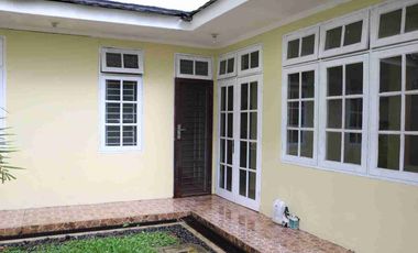 Rumah dijual 
Claustsr depan Kota Wisata.