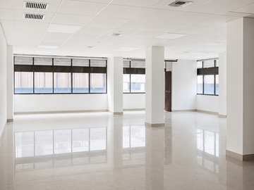 Alquiler oficinas múltiples plantas  en Centro de Guayaquil