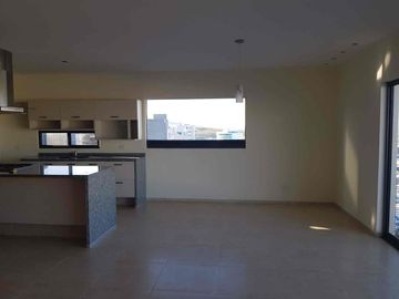 SE RENTA PH EN LOMAS DEL TEC