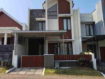 Dijual Cepat Rumah Modern Minimalis 2Lantai Di Perumahan Greenland Tidar Kota Malang