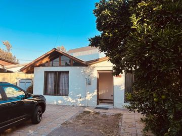 Casa 4 Dormitorios Dos Baños Estacionamientos Primo Rivera