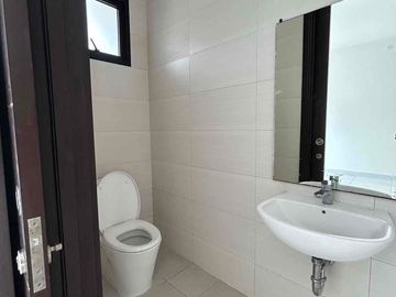 Jual Rumah Golf Island PIK 5x17,8 3 Lantai Siap Huni