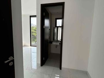 Jual Rumah Golf Island PIK 5x17,8 3 Lantai Siap Huni