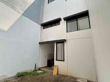 Jual Rumah Golf Island PIK 5x17,8 3 Lantai Siap Huni