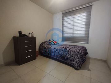 Se renta “𝐂𝐔𝐀𝐑𝐓𝐎 𝐀𝐌𝐔𝐄𝐁𝐋𝐀𝐃𝐎” en Fracc. las Villas, por Blvd. Olimpica, zona sur.