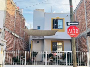 Se renta “𝐂𝐔𝐀𝐑𝐓𝐎 𝐀𝐌𝐔𝐄𝐁𝐋𝐀𝐃𝐎” en Fracc. las Villas, por Blvd. Olimpica, zona sur.