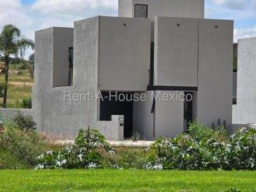 Zirandaro san miguel de allende vendo casa en privada con amenidades a estrenar 3 recamara 3 baños