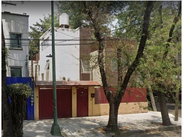 CASA EN REMATE UBICADA EN LA COL DEL CARMEN EN COYOACÁN