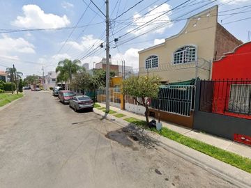 Adalberto Navarro Sánchez 1039, Los Arrayanes, 44766 Guadalajara, Jal