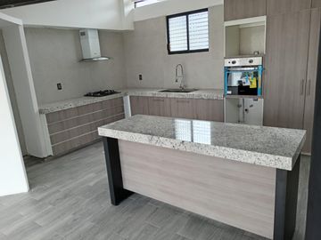 ELEGANTE Y EXCLUSIVA