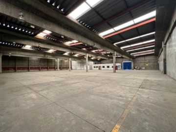 BODEGA EN RENTA CON ENTRADA PARA TRAILER