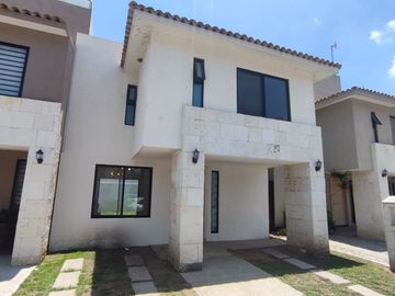 Residencial Los Cántaros | 3 Recámaras • Roof Garden • 3.5 Baños • Cochera para 3 Autos