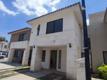 Residencial Los Cántaros | 3 Recámaras • Roof Garden • 3.5 Baños • Cochera para 3 Autos