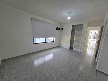 SE VENDE CASA EN LOMA VERDE