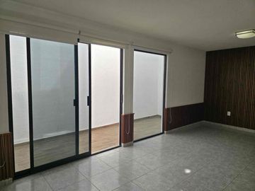 SE VENDE CASA EN LOMA VERDE