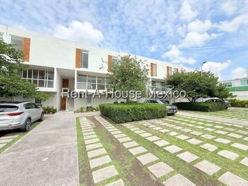 Townhouse en Renta en Santa Fe Juriquilla con Terraza SGU138