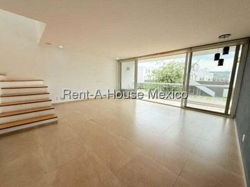 Townhouse en Renta en Santa Fe Juriquilla con Terraza SGU138