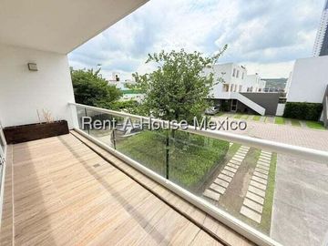 Townhouse en Renta en Santa Fe Juriquilla con Terraza SGU138