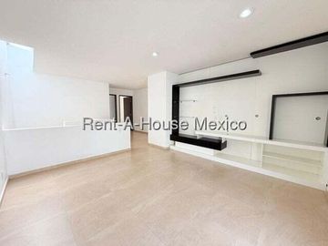 Townhouse en Renta en Santa Fe Juriquilla con Terraza SGU138