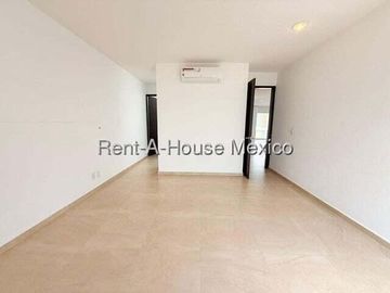 Townhouse en Renta en Santa Fe Juriquilla con Terraza SGU138