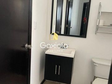 Se RENTA Casa ubicada en Privada con acceso controlado, Real del Country