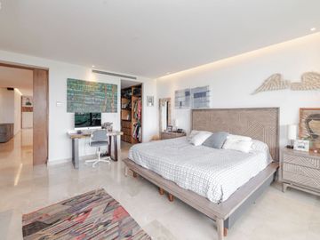 Departamento en Puerto Cancún, golf, club de playa, alberca común, en venta