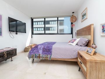 Departamento en Puerto Cancún, golf, club de playa, alberca común, en venta